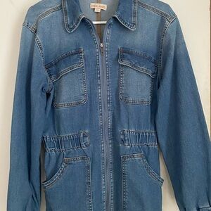 Blue Jean Jacket with Full Zip Closure and Classic Denim Wash